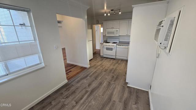 Building Photo - 1483 N Altadena Dr