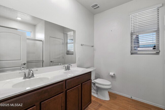 Building Photo - 12366 N Cervelli Ave