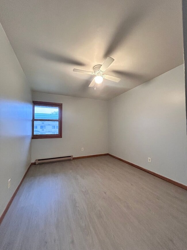 Building Photo - 950 N Kelly St
