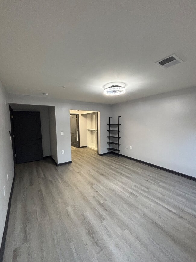 Building Photo - 8961 Town Center Cir