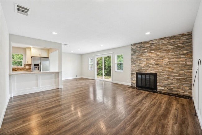 Building Photo - 6225 Ranier Way