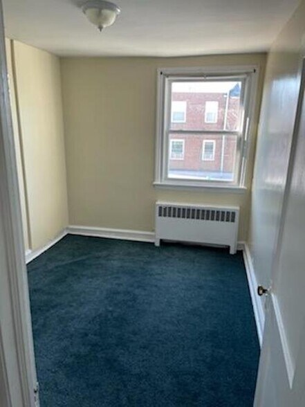 Building Photo - 6550 N Gratz St