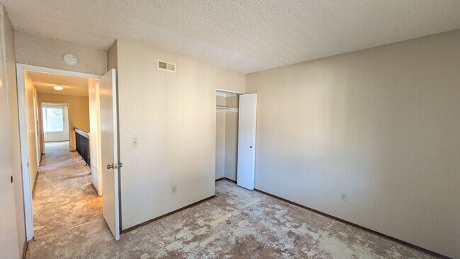 Building Photo - Townhome in Scripps Ranch - Available in July