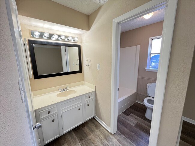 Building Photo - 6902 Feather Creek Dr