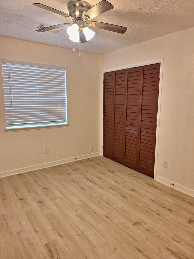 Building Photo - 4030 Knoll Glen Dr