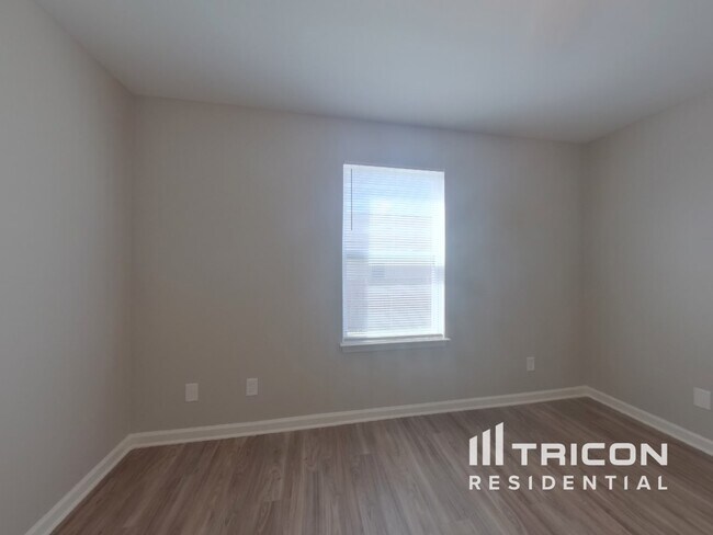 Building Photo - 120 Altondale Dr