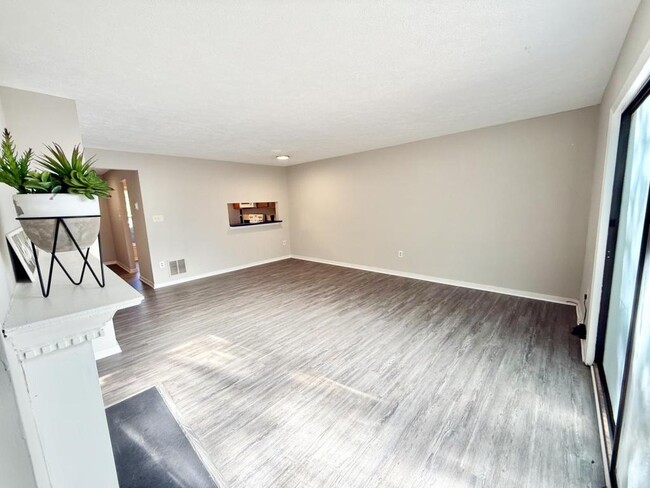 Building Photo - 2504 Thicket Greene Ct