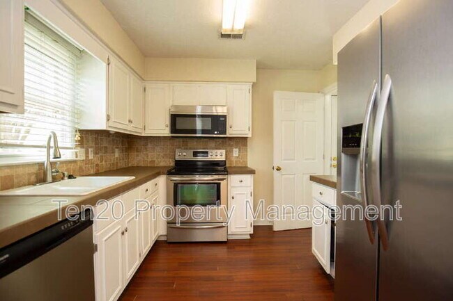 Building Photo - 2234 Birchwood Dr