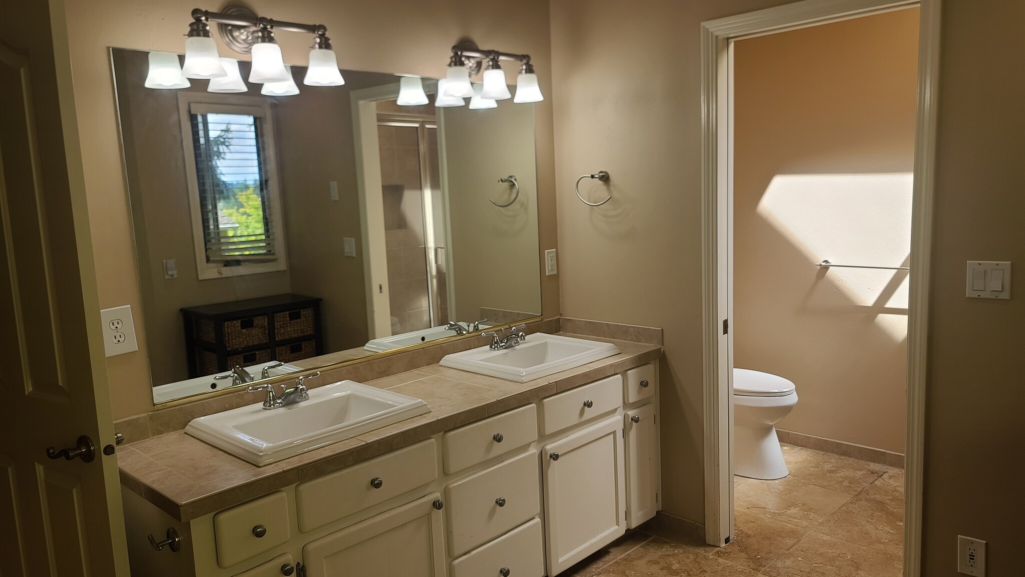 Double Vanity - 13940 SW Secretariet Ln