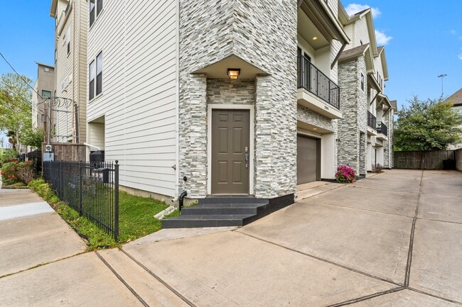 Building Photo - 2909 Gillespie St