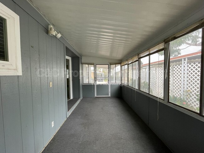 Building Photo - 21100 State St