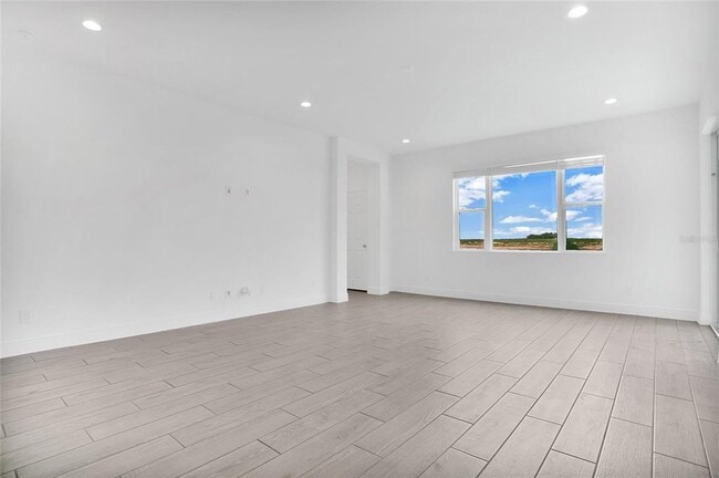 Building Photo - 7842 Syracuse Dr