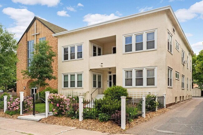 Building Photo - 1907 11th Ave S