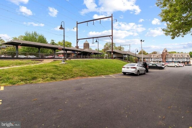 Building Photo - 7807 Spring Ave