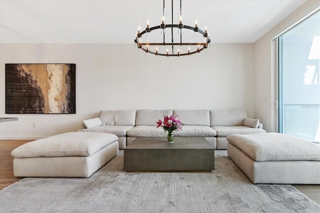 Building Photo - 920 N Osceola Ave