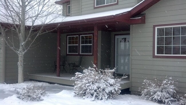 Building Photo - 147 Dogwood Dr