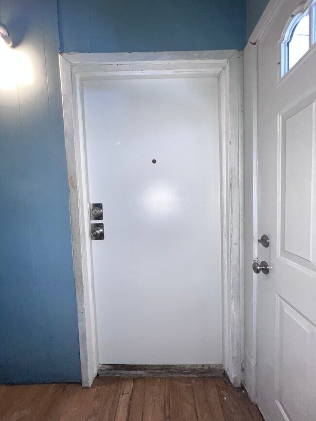 Building Photo - 8919 S Muskegon Ave