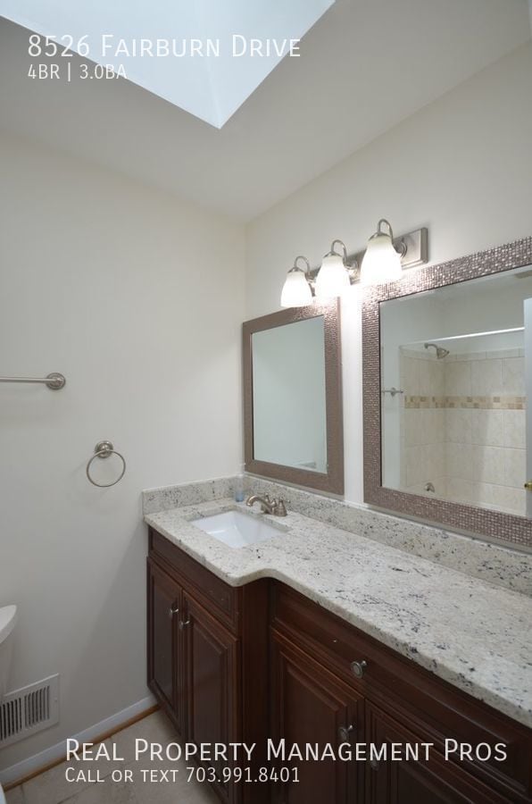 Building Photo - 8526 Fairburn Dr