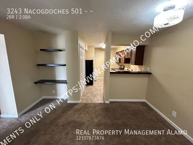 Building Photo - Beautiful 2 Bedroom 2 Bathroom CONDO!