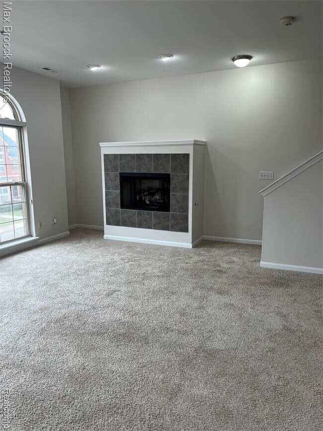 Building Photo - 3255 Camden Dr