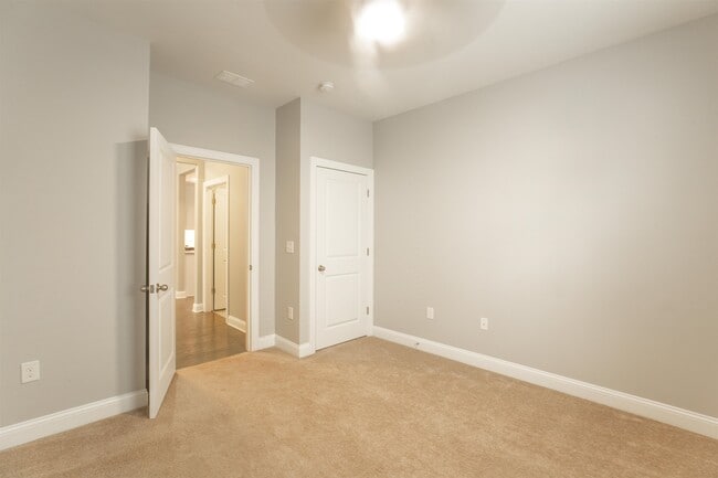 Building Photo - 149 Laurel Hill Pl