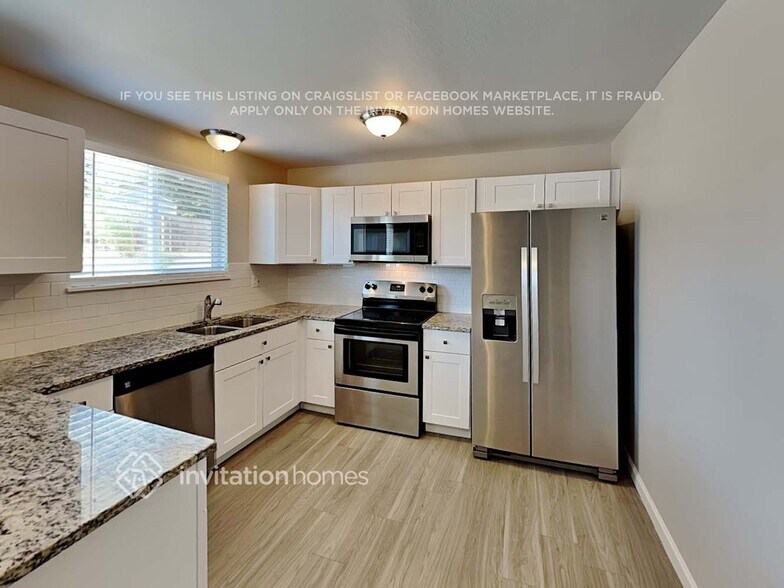 Building Photo - 16265 E Hamilton Pl