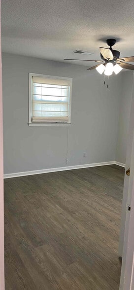 Building Photo - 206 Mary Lee Dr