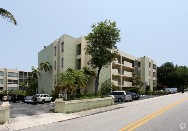 Building Photo - Las Olas Regency