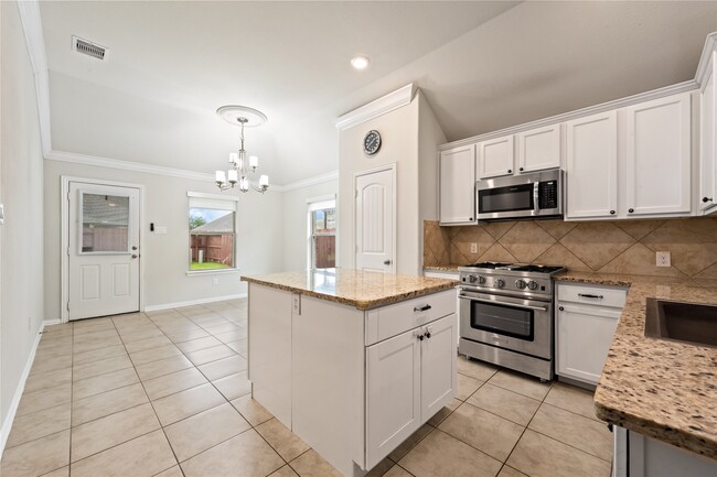 Building Photo - 8934 English Manor Dr