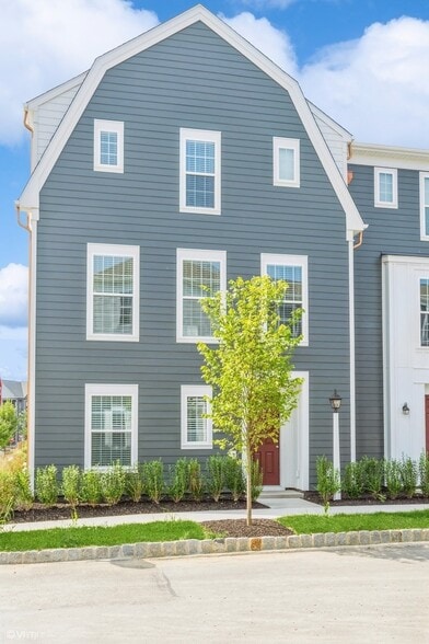 Building Photo - 701 Halcyon Ln