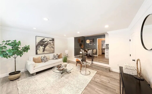 Building Photo - Amazing and Wonderful one bedroom Apartment .