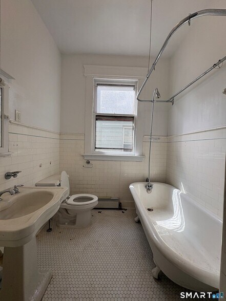 Building Photo - 788 Elm St