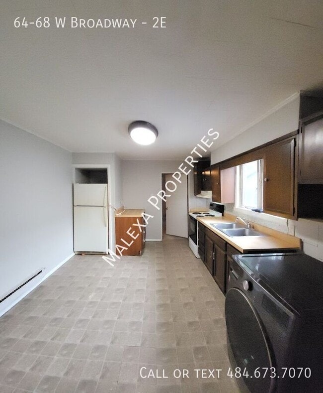 Primary Photo - 64-68 W Broadway-2E