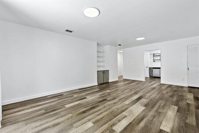 Building Photo - 1706 Elmhurst Dr