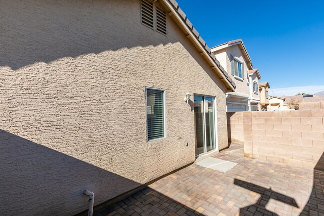 Building Photo - Single Story 3 bedroom in Gated Community,...