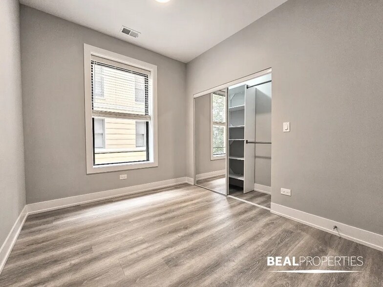 Building Photo - 441 W Belden Ave