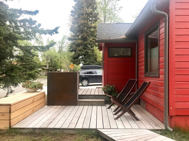 Building Photo - 2215 Dahl Ln