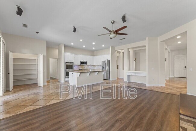 Building Photo - 34677 Desert Rd