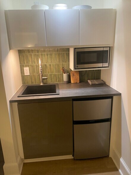 Building Photo - 3618 6th St S