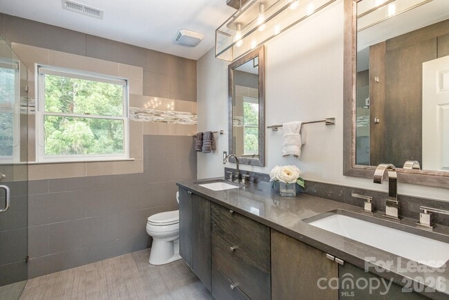 Building Photo - 418 Olmsted Park Pl