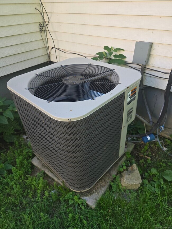 Building Photo - 47 Skitchewaug St