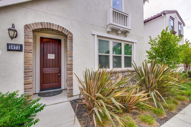 Building Photo - Gorgeous Santa Clara Home with Pool, EV Ho...