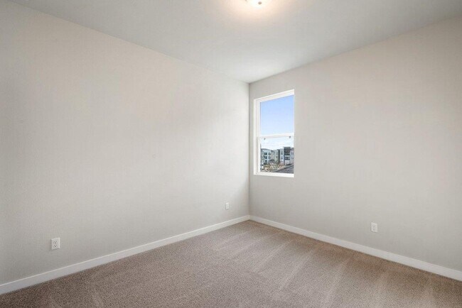 Building Photo - 2209 Grenache Dr