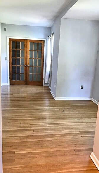 Building Photo - 11 Cherry St