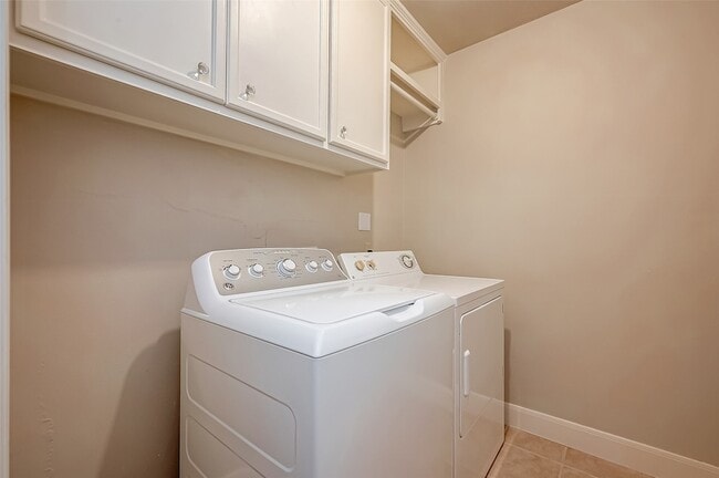 Building Photo - 12967 Trail Hollow Dr