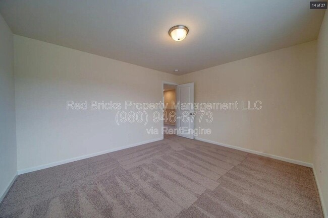 Building Photo - 7015 Thornrose Dr