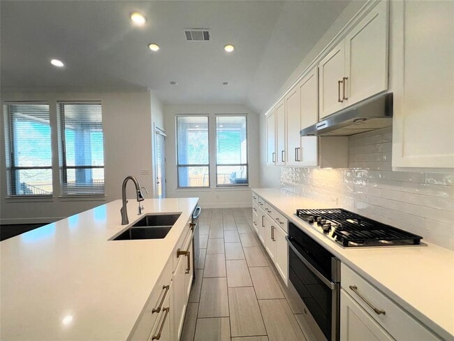 Building Photo - 6124 Teodoro Bend