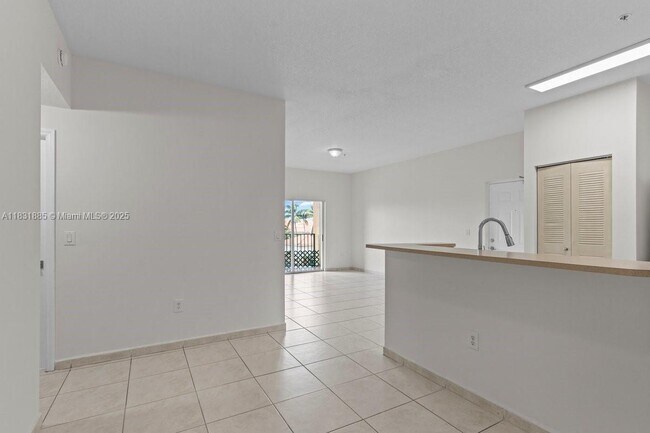 Building Photo - 7330 NW 114th Ave