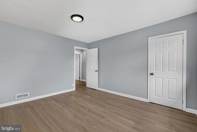 Building Photo - 153 W 21st St