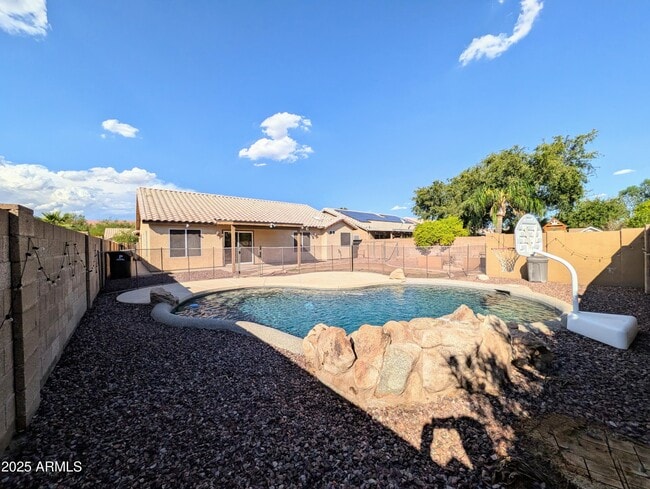 Primary Photo - 8639 W Fullam St
